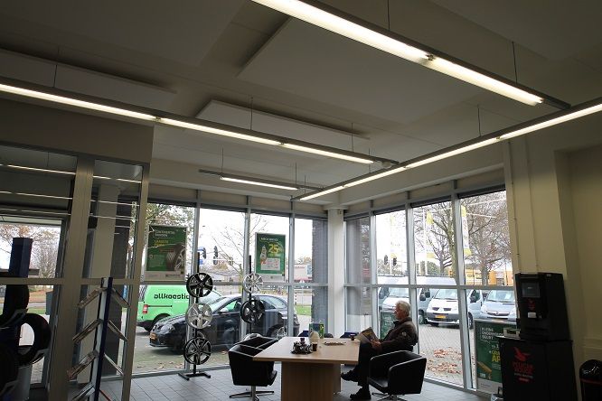 Akoestiek verbeteren bij receptie van bandencentrum
