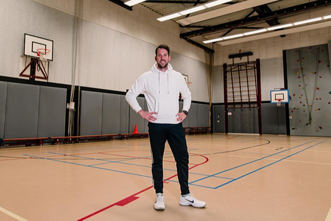 Prettig lesgeven in sporthal met akoestische panelen